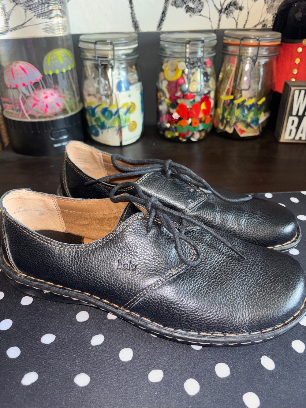 EUC Bolo by Børn "Cake 13" women's black pebbled leather oxford flats. They feat
